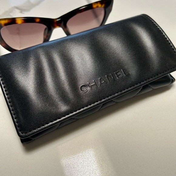 CHANEL Brown Tortoise Sunglasses Gift Ready main image 9